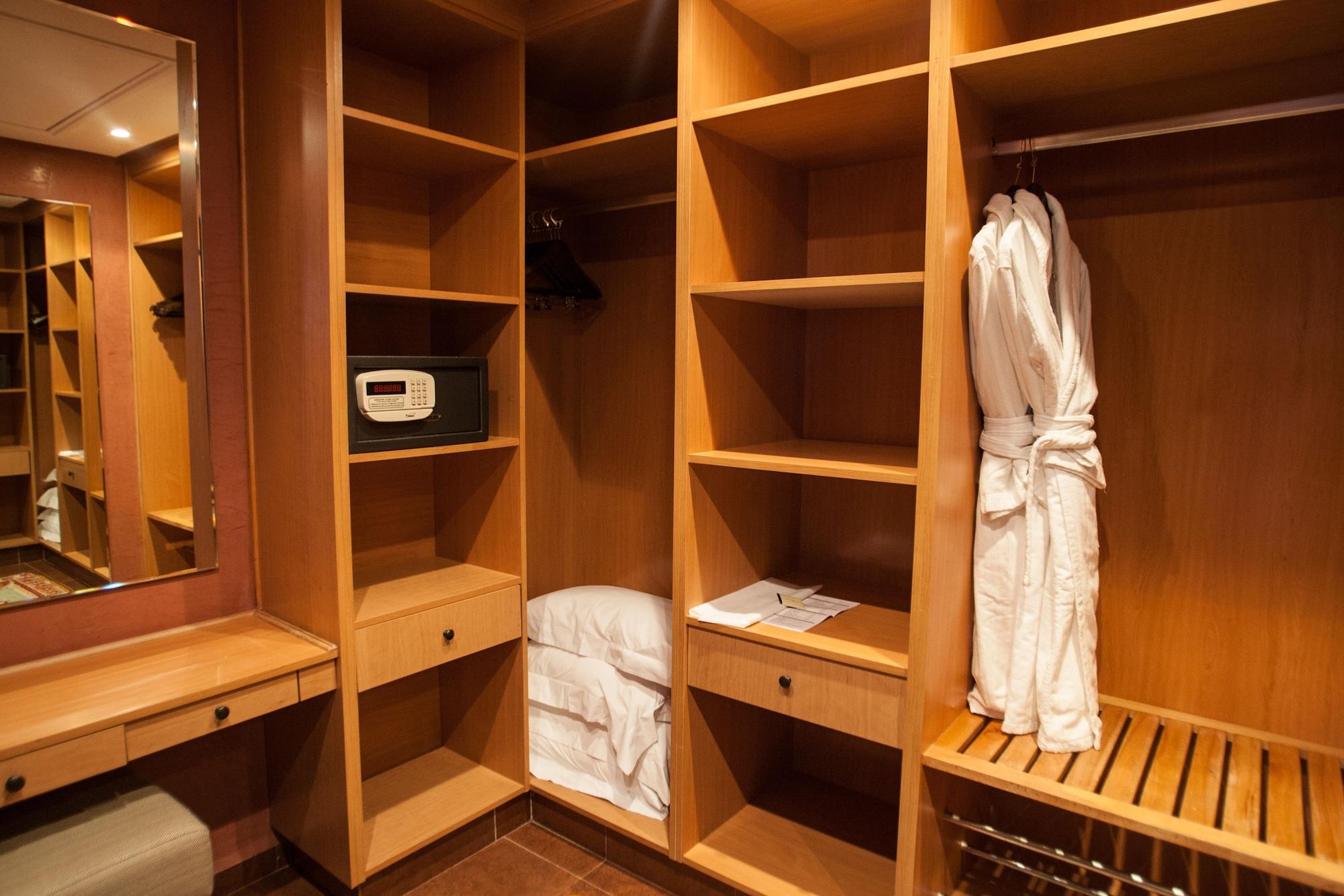 Tikida Golf Palace Agadir Eksteriør bilde A wardrobe